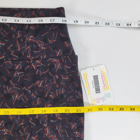LuLaRoe Cassie SKIRT Womens Size 3XL Black Gray Red Aqua Pull-on Abstract NWT - Picture 7 of 16